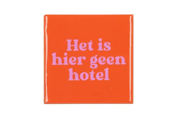 Het is hier geen Hotel, Tegeltje