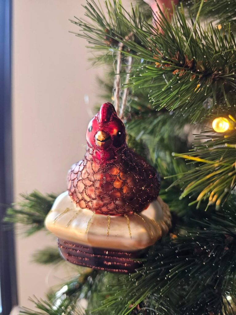 Kip op Nest Kersthanger