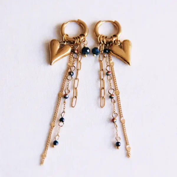 oorbel-met-glanzende-strengen-facet-en-hart.