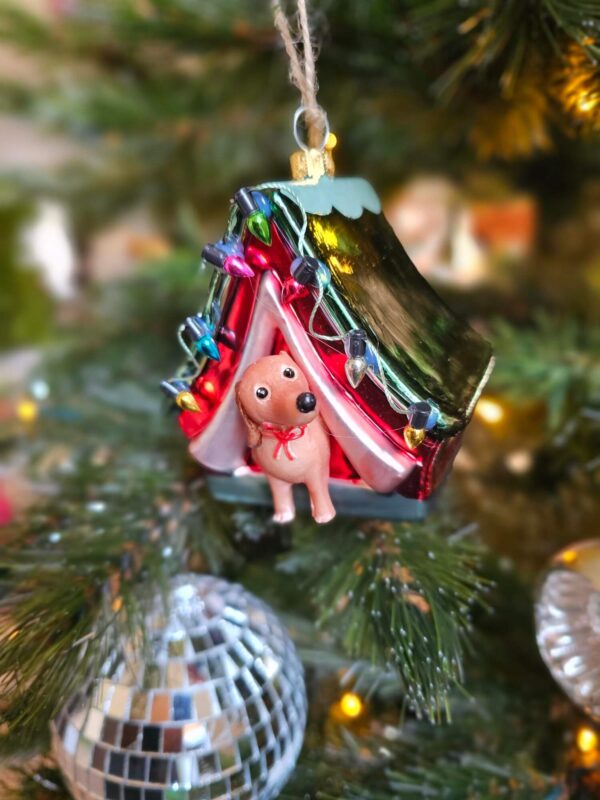 Teckel in Tent kersthanger