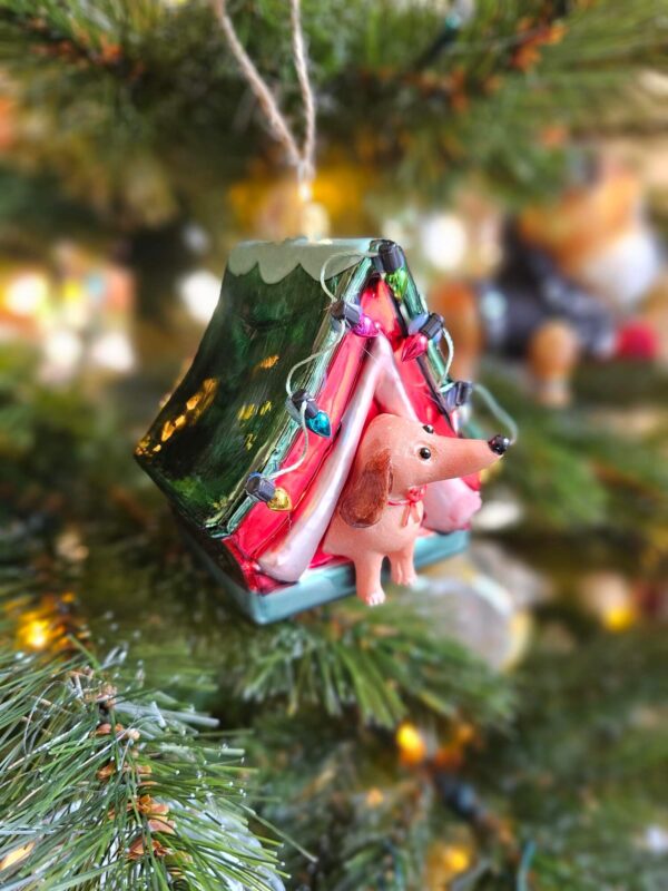 Teckel in Tent kersthanger