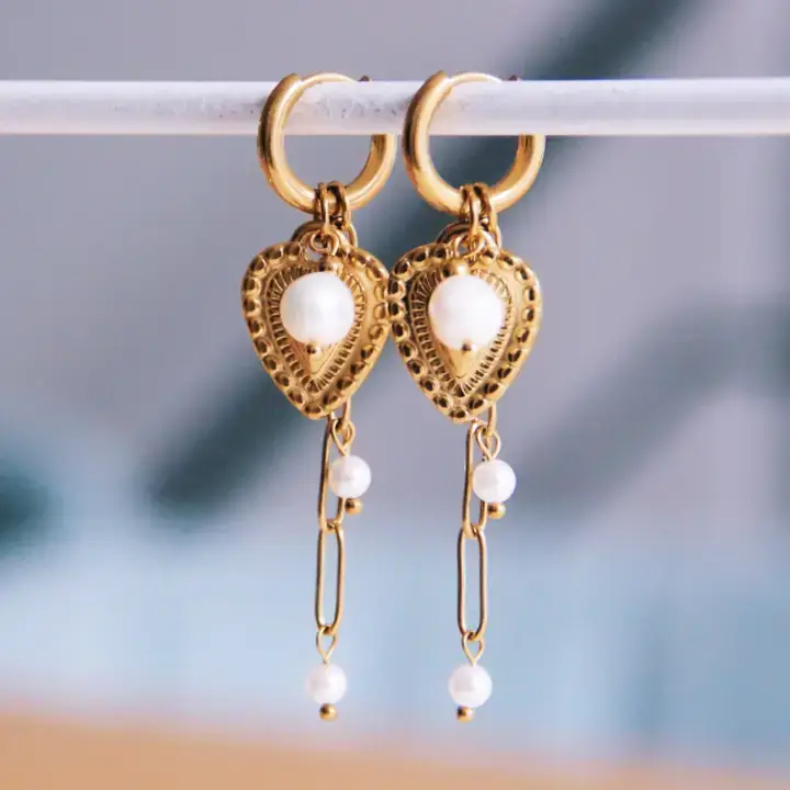 Oorbellen met hart en parel