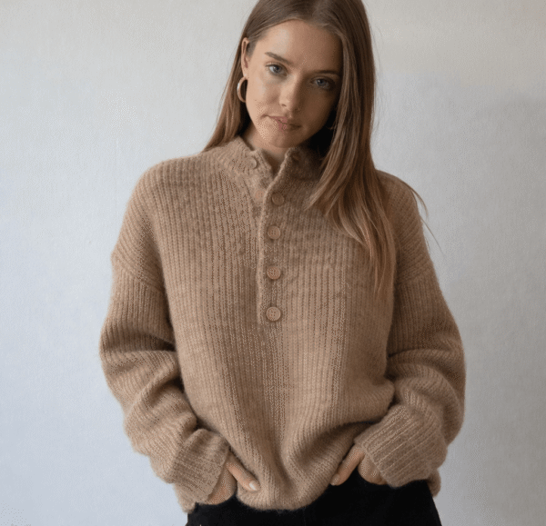 Knitted Button Sweater – Bruin