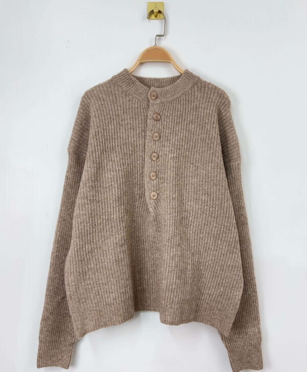 Knitted Button Sweater – Bruin