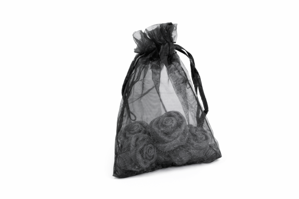 Organza zakje met 4x amberblokje roos ´Black Musk´