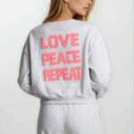 Sweater Love Peace Repeat – Grijs/Koraal