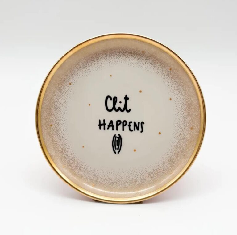 Vintage Wandbordje – “Clit Happens”