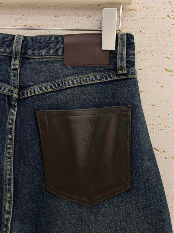 Wide Leg Jeans – Leather Pocket 🤎